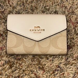 Mini Coach Women's Wallet in Cream and Tan like new